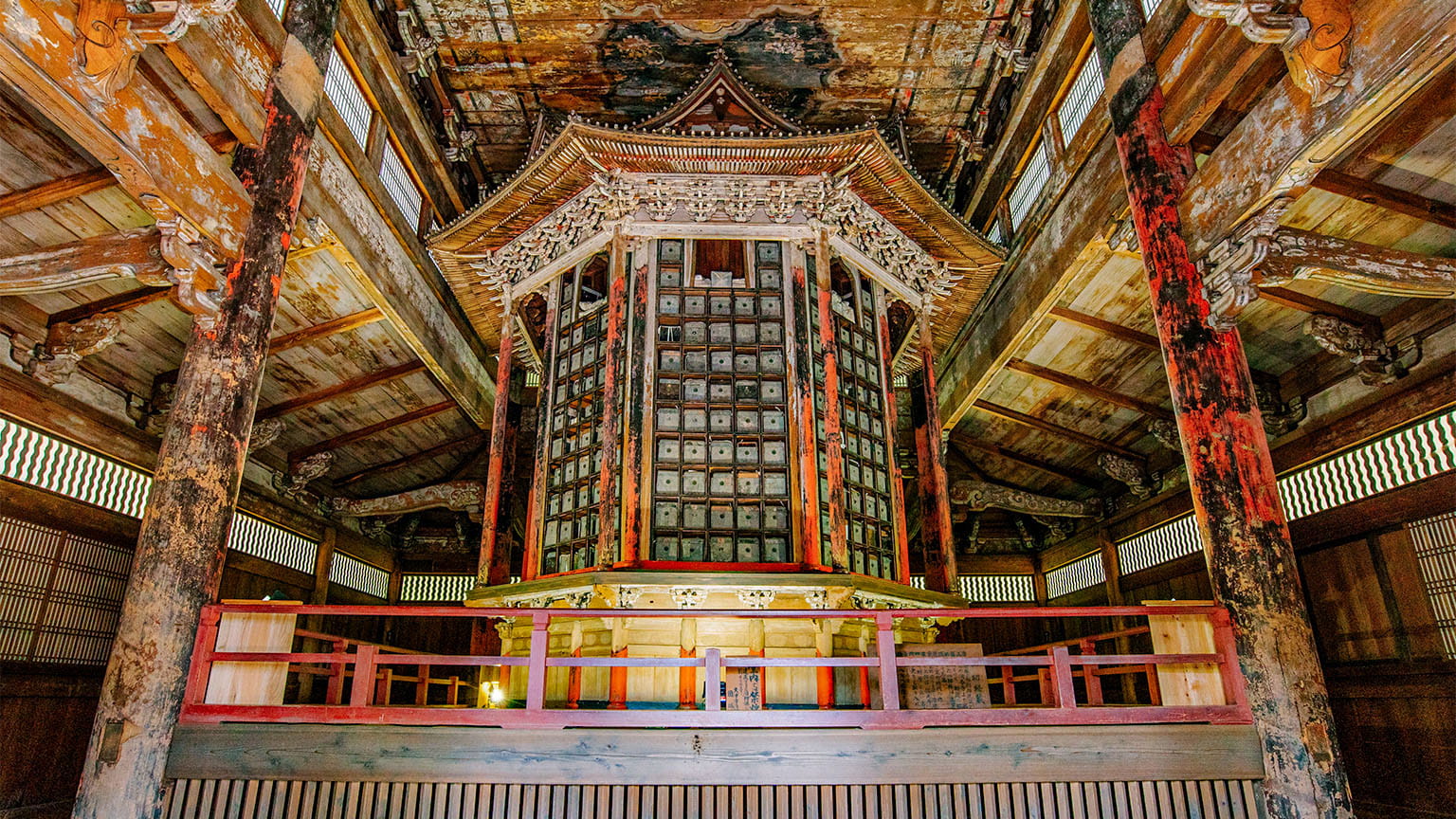 Bibliothèque enfermant les archives Issai Kyozo