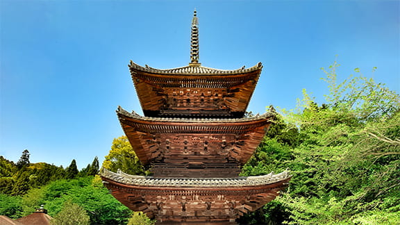 Pagoda de tres pisos